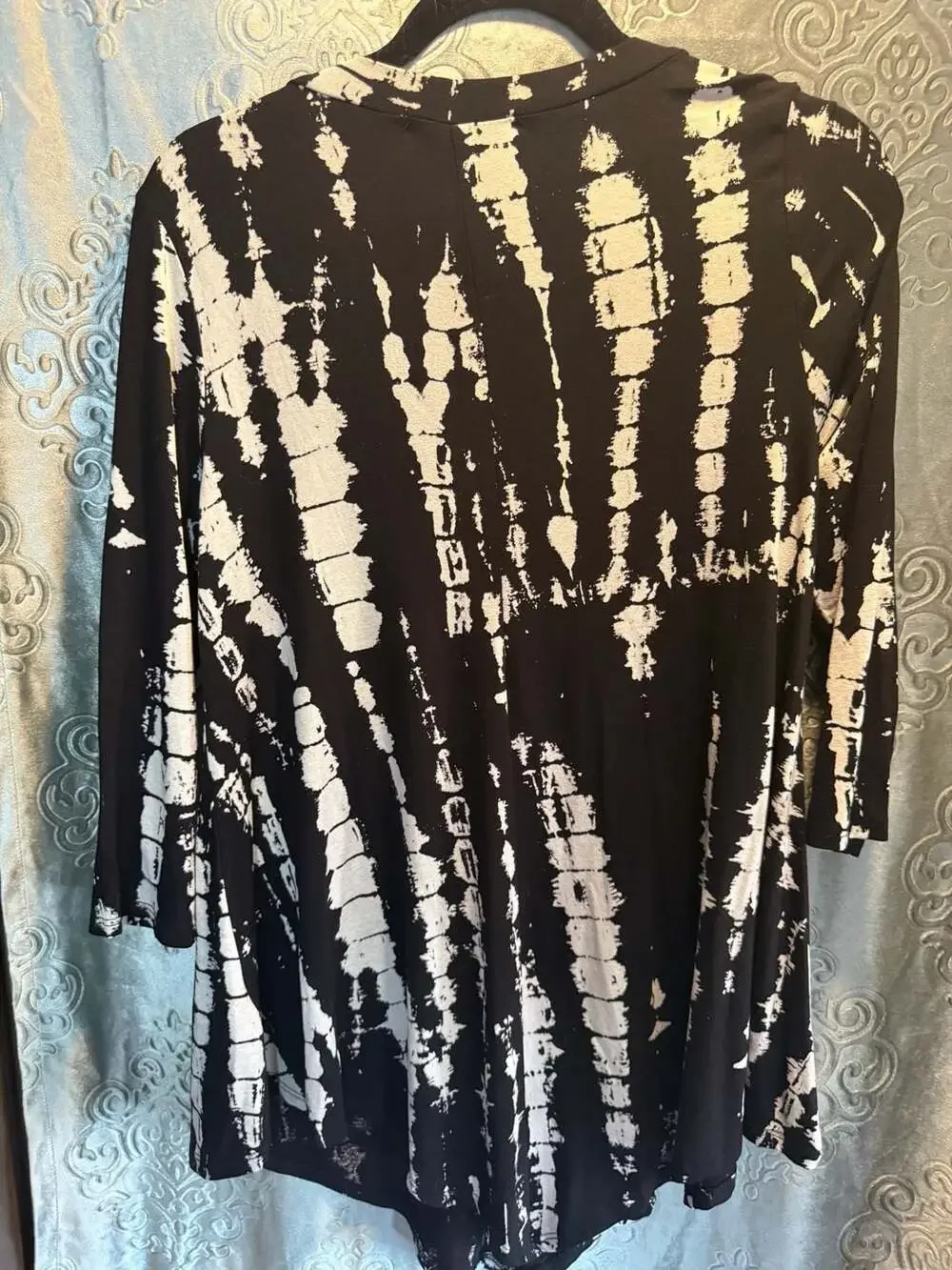 B.L.E.U. Black and White Tie Dye V-Neck Tunic Top Size M - Picture 3 of 3